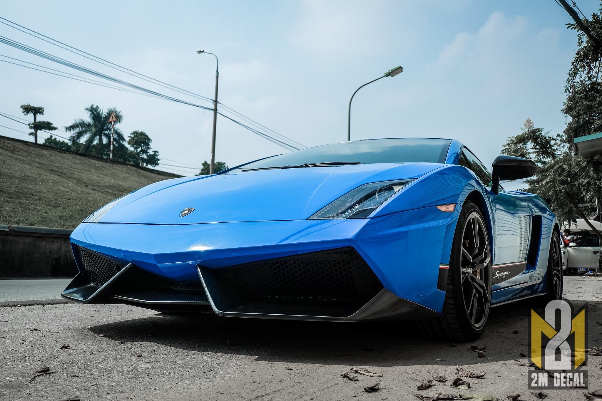 Lamborghini đổi màu China Blue 