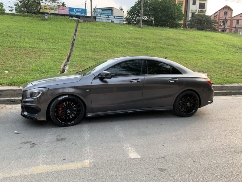 Mercedes CLA45 đổi màu Chrome